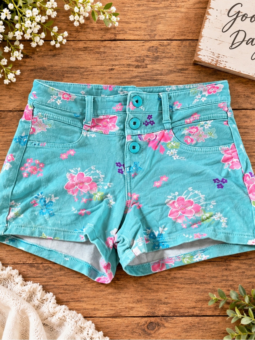 Girls’ Floral Denim Shorts — Size 14 (537)